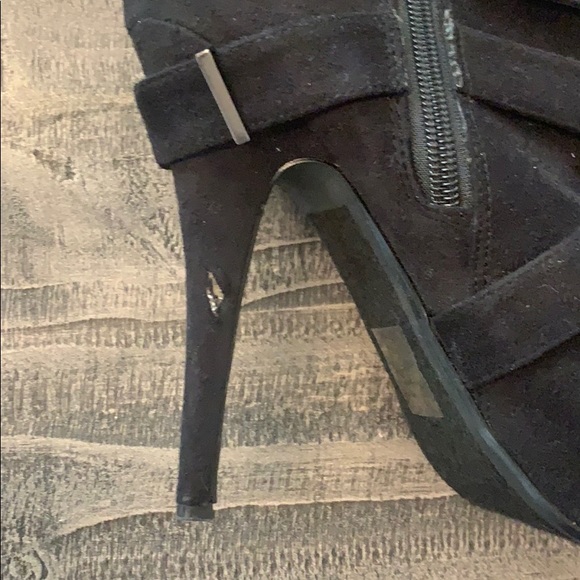 Stiletto heeled ankle booties size 7.5 - Picture 4 of 6